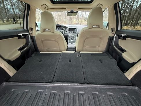 Used 2016 Volvo XC60 T6 Platinum w/ Climate Package image 16