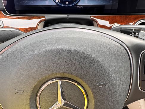 Used 2018 Mercedes-Benz E 400 4MATIC Sedan image 9
