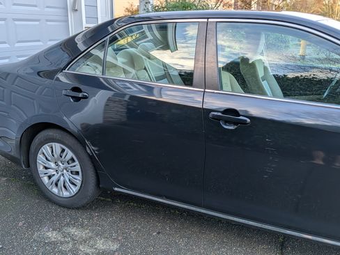 Used 2012 Toyota Camry LE image 6