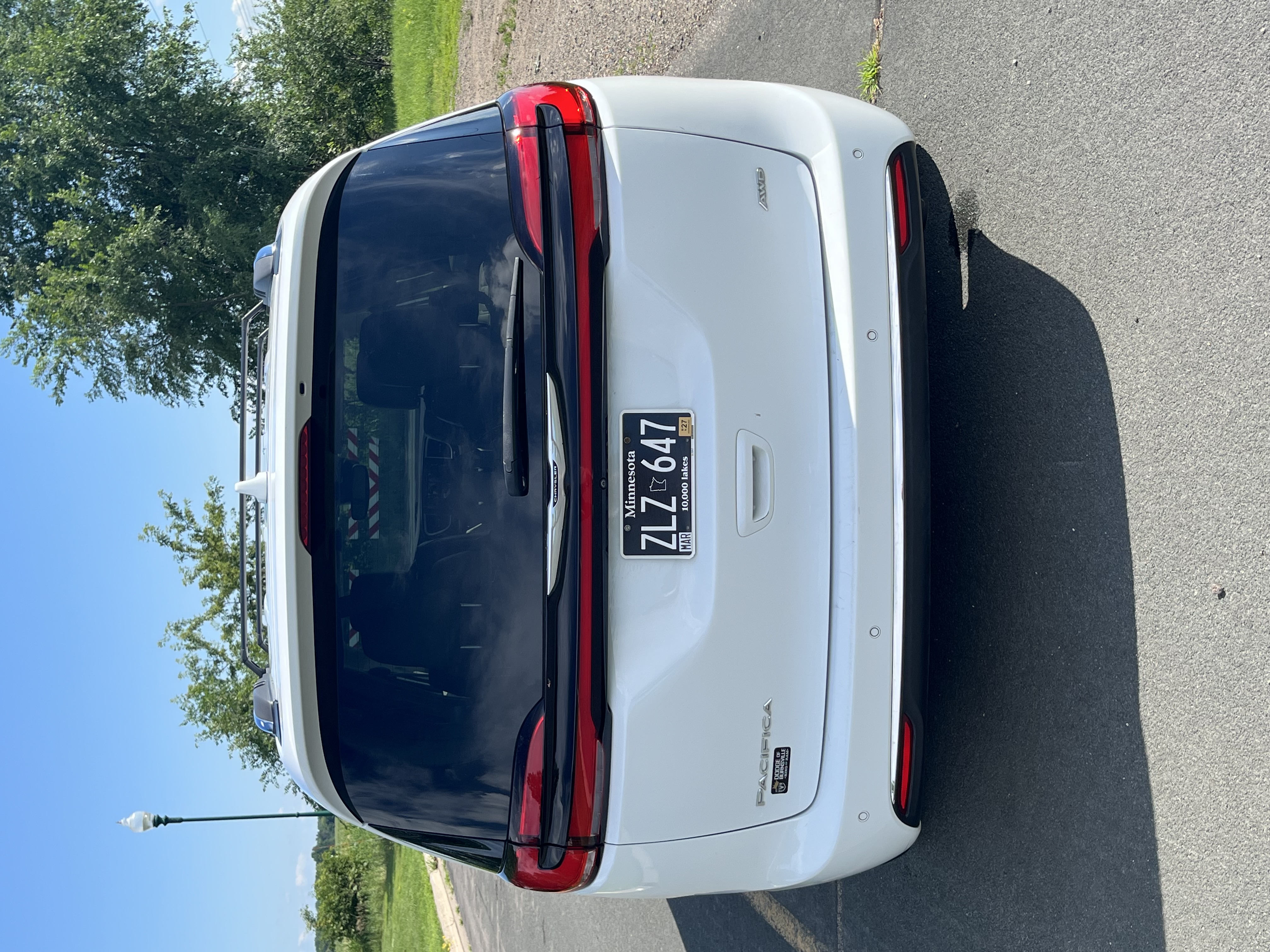 Used 2021 Chrysler Pacifica Touring-L w/ Uconnect Theater Family Group AWD/4WD image 12