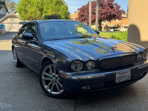 Used 2005 Jaguar XJ8 image 1