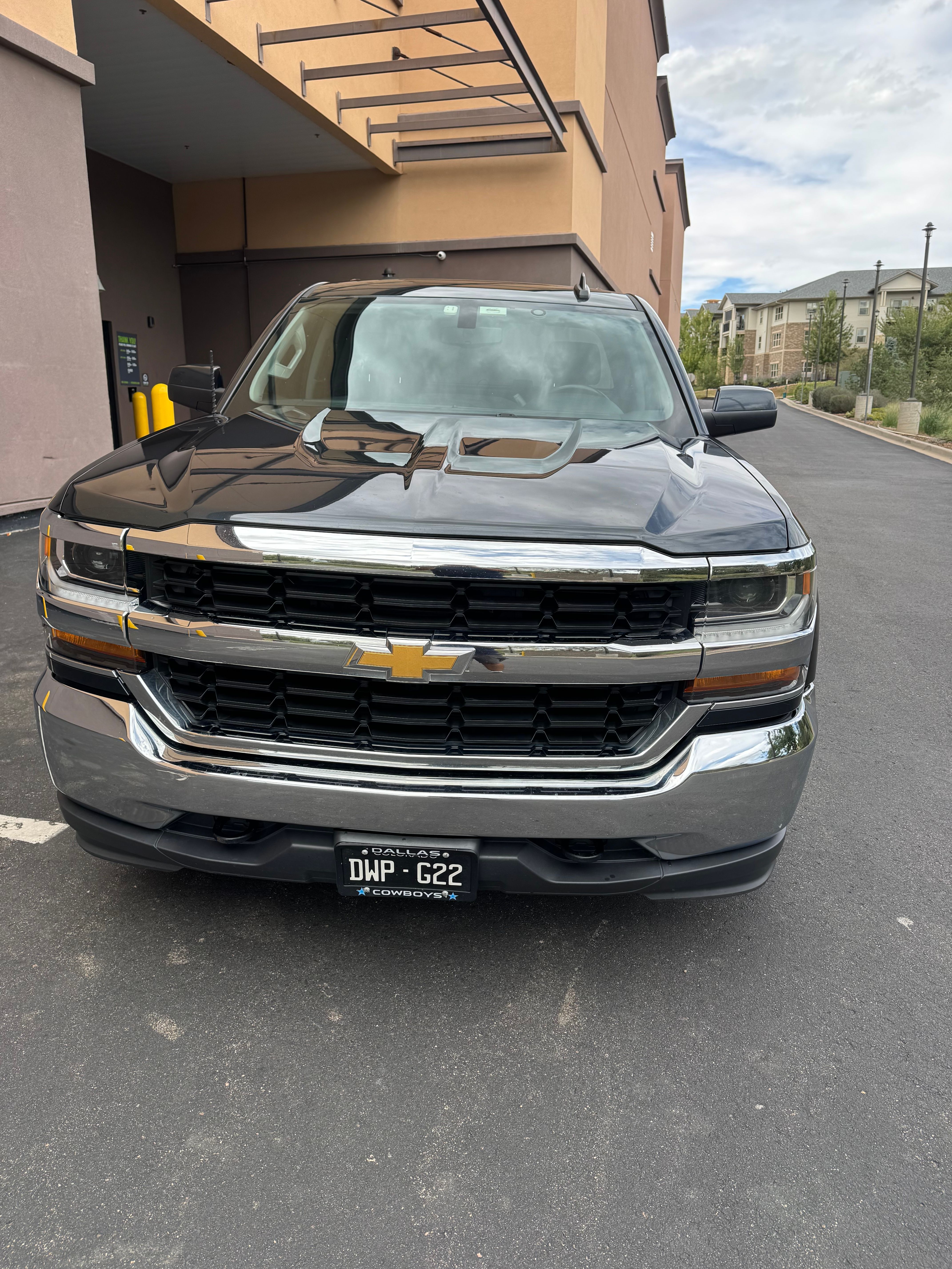 Used 2018 Chevrolet Silverado 1500 LT AWD/4WD image 1