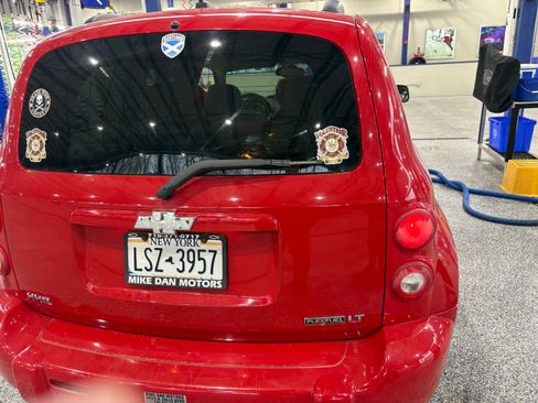 Used 2011 Chevrolet HHR LT image 12