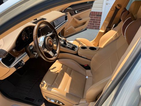Used 2018 Porsche Panamera 4 AWD/4WD image 8