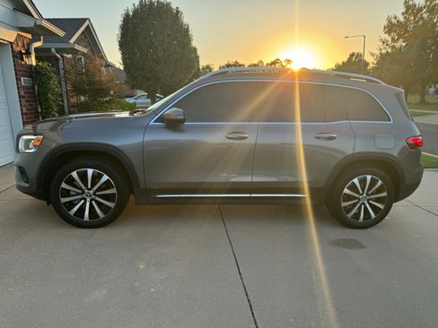 Used 2022 Mercedes-Benz GLB 250 4MATIC image 2