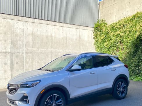 Used 2022 Buick Encore GX Essence w/ Advanced Technology Package image 6