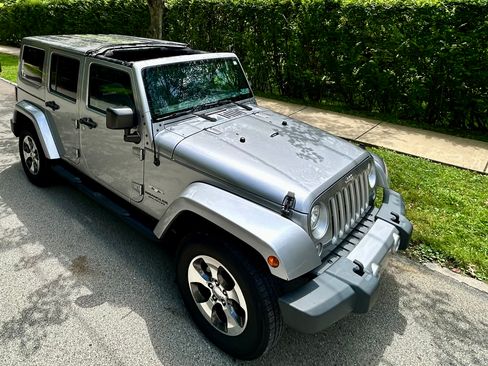 Used 2017 Jeep Wrangler Unlimited Sahara image 12