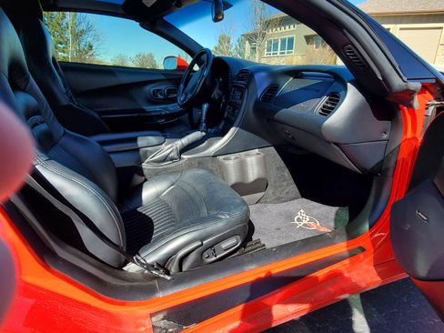 Used 2002 Chevrolet Corvette Coupe w/ Preferred Equipment Group2 image 10