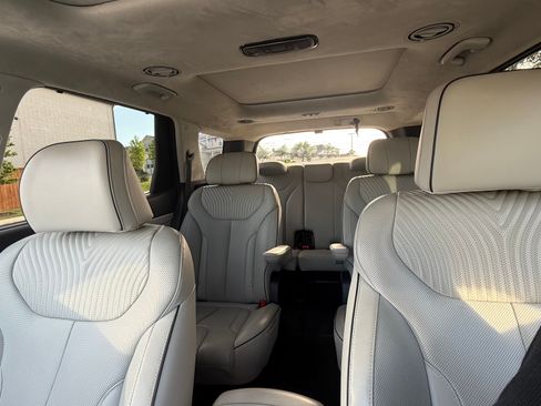 Used 2024 Hyundai Palisade Calligraphy AWD/4WD image 2