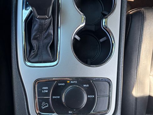 Used 2018 Jeep Grand Cherokee Limited AWD/4WD image 9