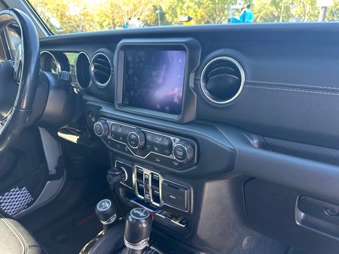 Used 2022 Jeep Wrangler Unlimited Sahara w/ Cold Weather Group image 5