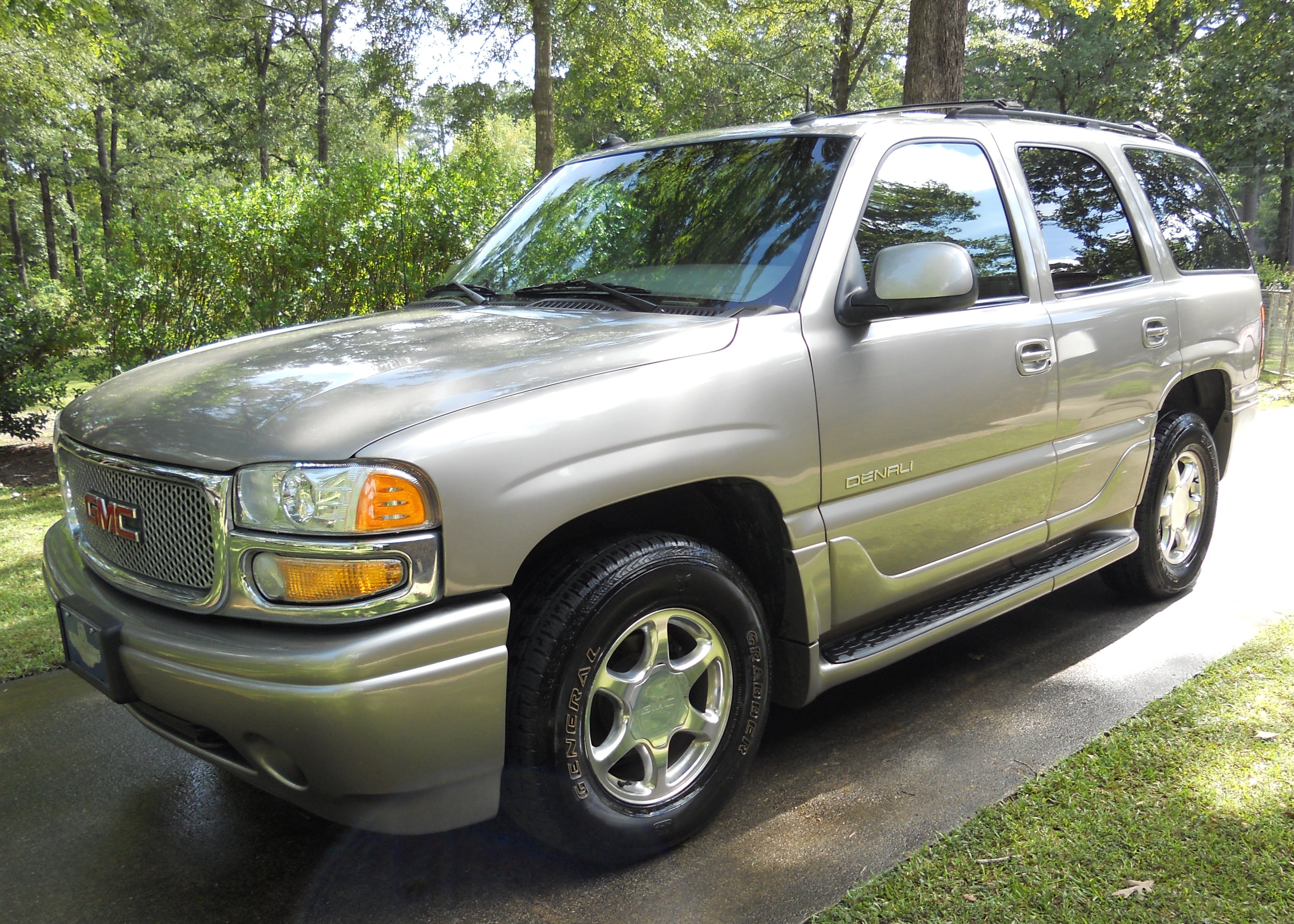 Used 2003 GMC Yukon Denali AWD/4WD image 5