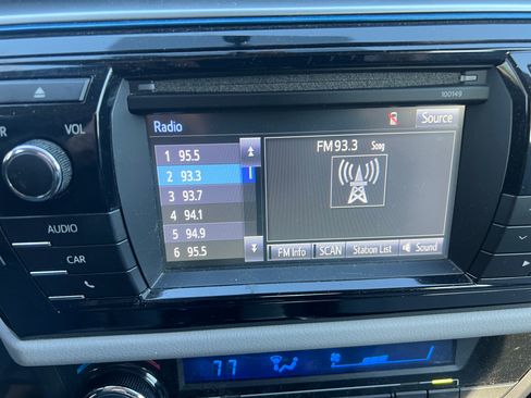 Used 2015 Toyota Corolla LE image 13