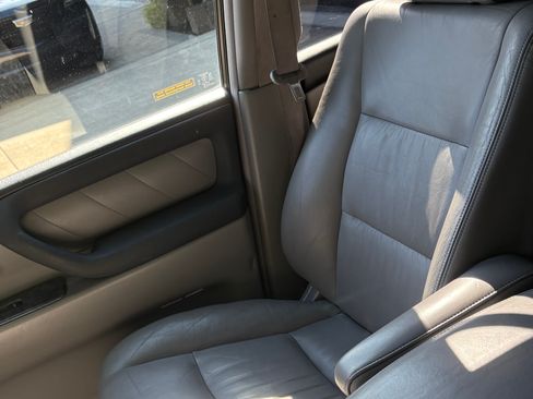 Used 2007 Toyota Land Cruiser w/ Convenience Pkg image 12