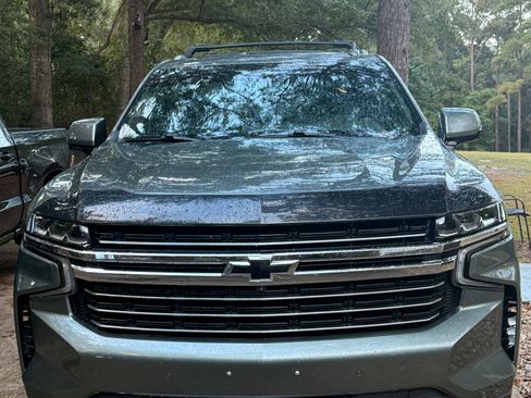 Used 2023 Chevrolet Suburban LT w/ Luxury Package AWD/4WD image 4