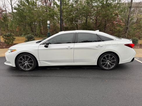 Used 2021 Toyota Avalon Touring image 2
