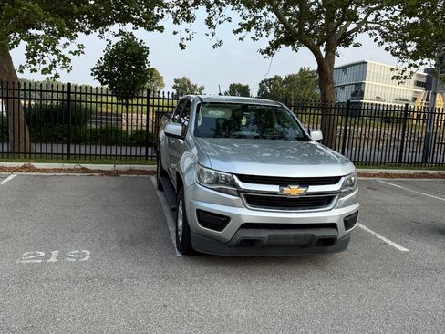Used 2017 Chevrolet Colorado LT RWD image 1