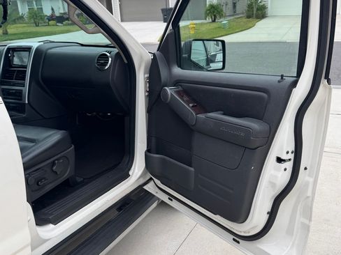 Used 2009 Ford Explorer Limited image 9