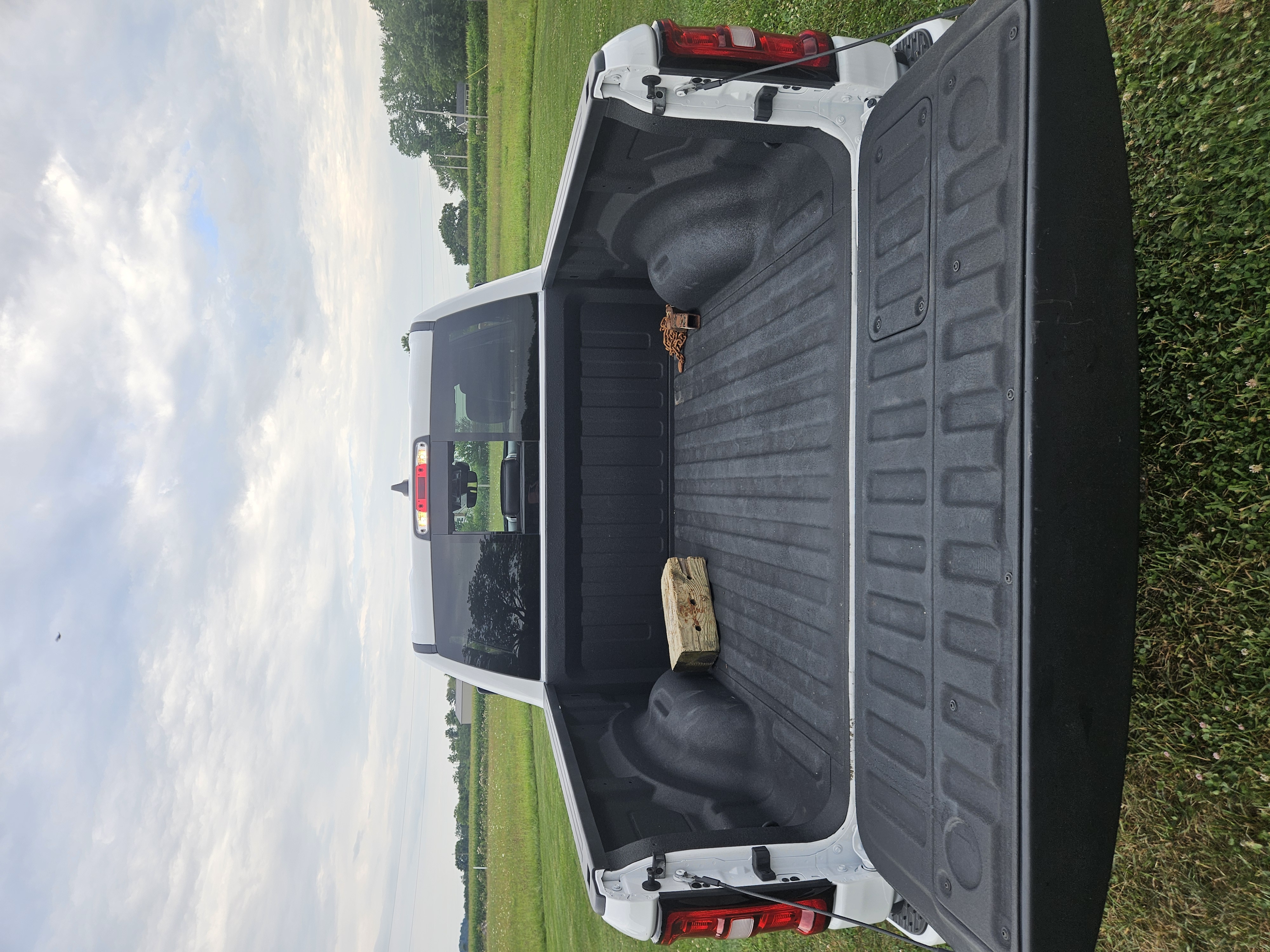 Used 2025 RAM 1500 Laramie w/ Night Edition AWD/4WD image 11