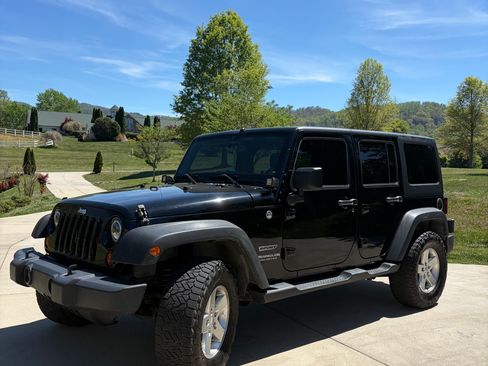 Used 2013 Jeep Wrangler Unlimited Sport AWD/4WD image 16