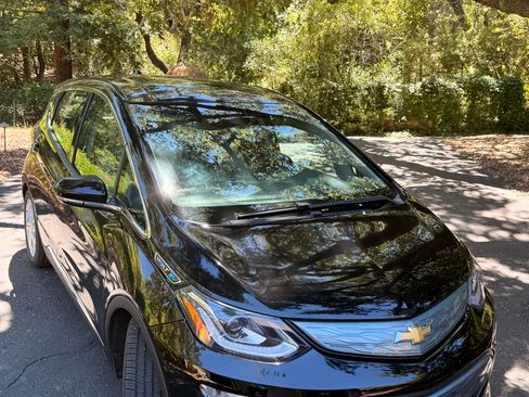 Used 2019 Chevrolet Bolt LT FWD image 2