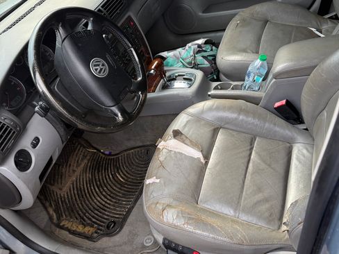 Used 2004 Volkswagen Passat GLX image 2