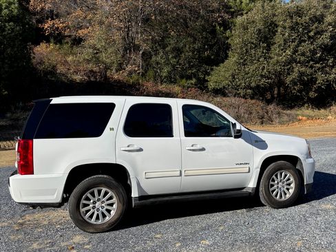 Used 2012 GMC Yukon 2WD Hybrid image 2
