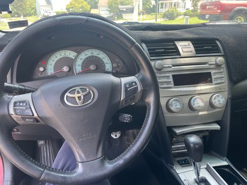 Used 2010 Toyota Camry LE FWD image 4