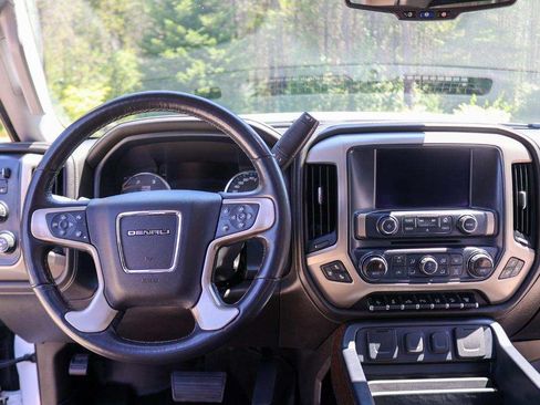 Used 2018 GMC Sierra 2500 Denali AWD/4WD image 12