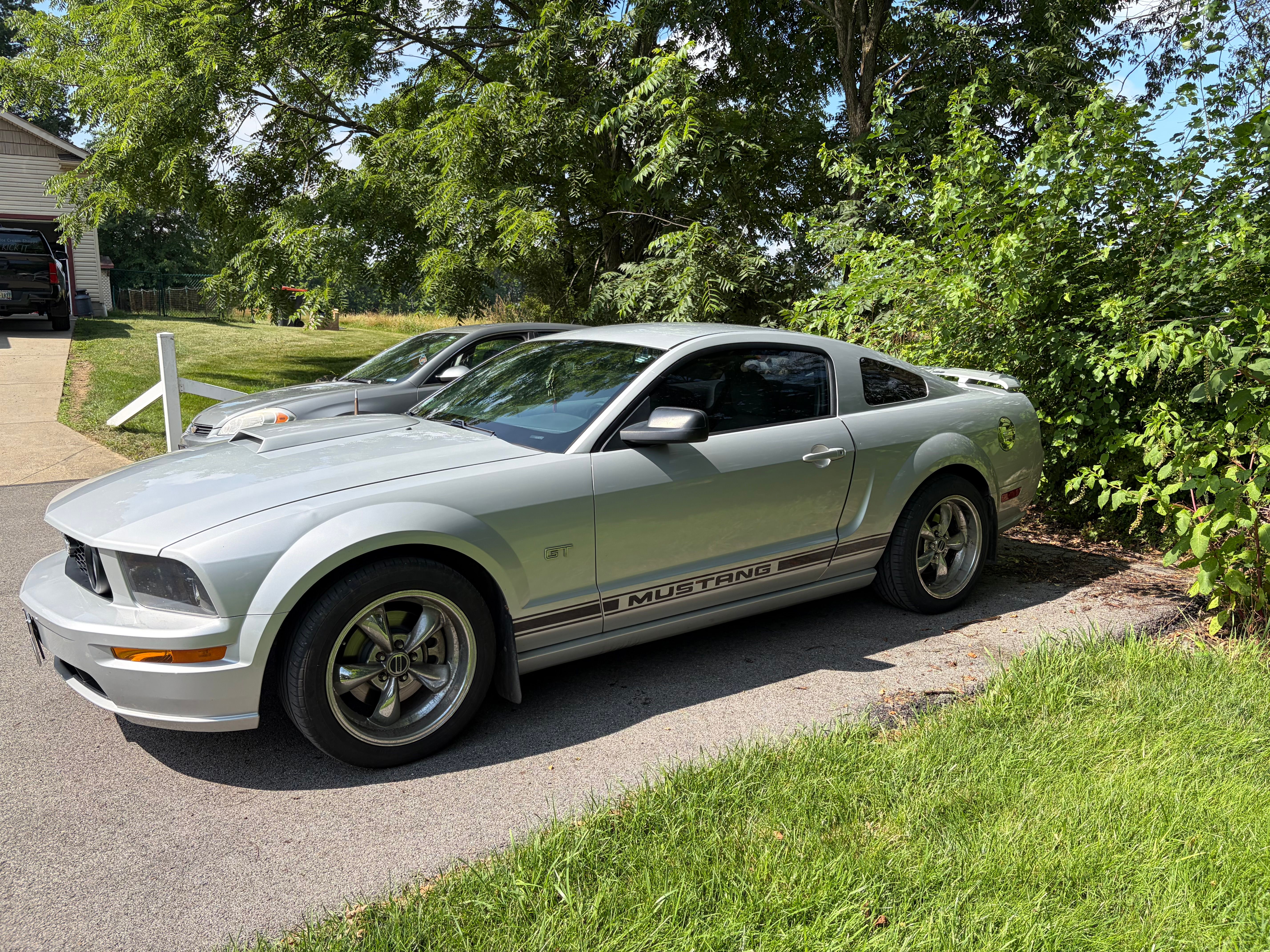 Used 2006 Ford Mustang GT RWD image 2