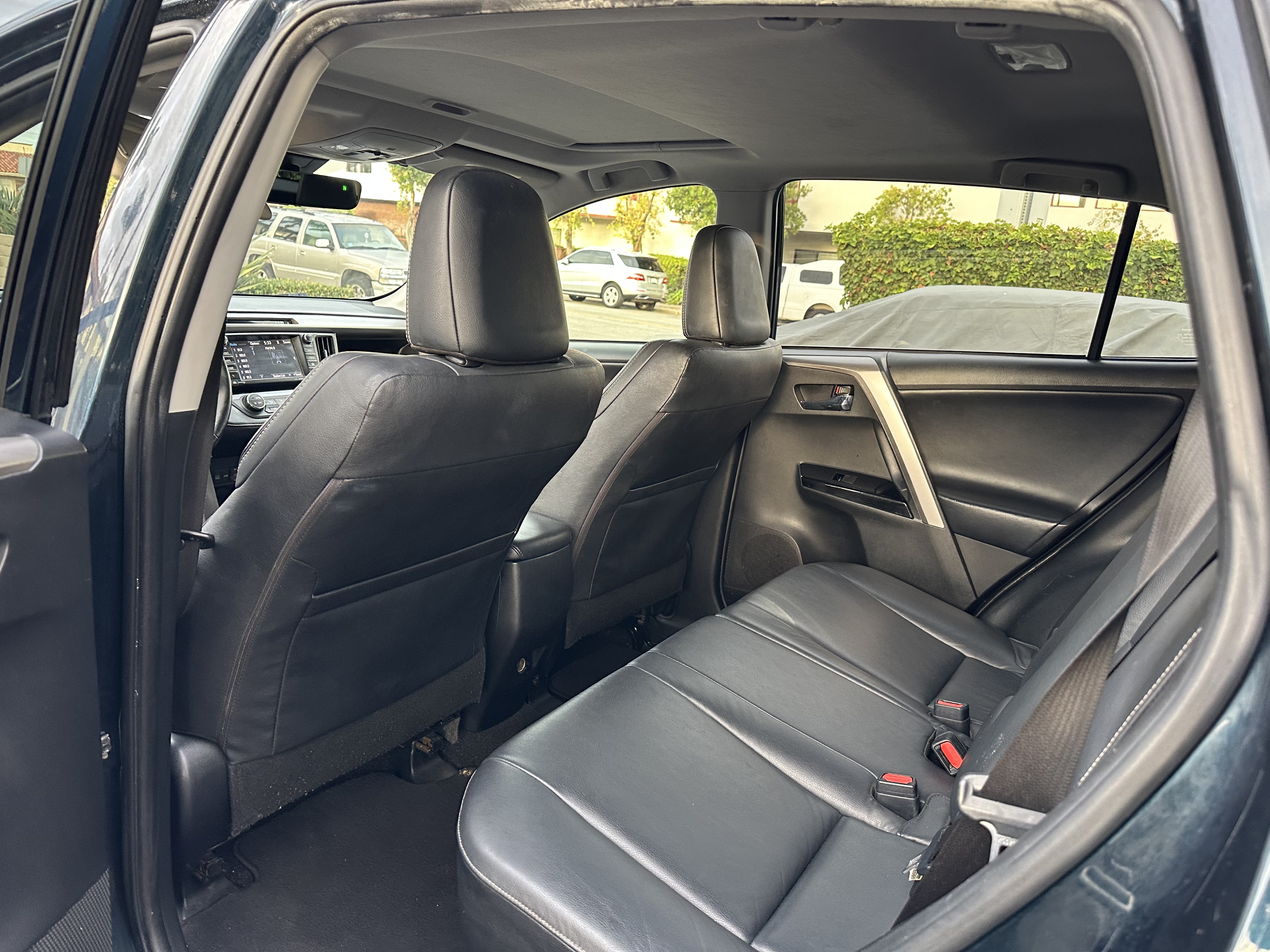 Used 2018 Toyota RAV4 Limited w/ Advanced Technology Package FWD image 9