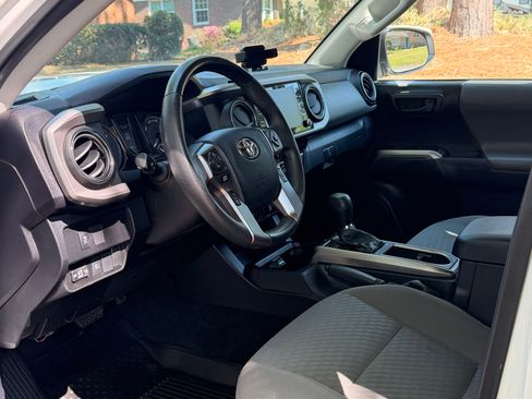 Used 2021 Toyota Tacoma SR5 w/ Blackout Package (TMS) image 10