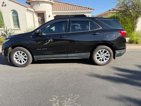Used 2019 Chevrolet Equinox LS FWD image 12