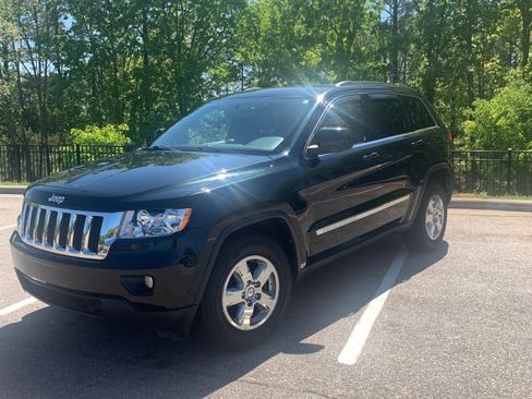 Used 2013 Jeep Grand Cherokee Laredo w/ Laredo E Group image 4