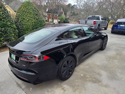 Used 2021 Tesla Model S Plaid image 5
