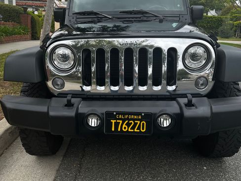 Used 2017 Jeep Wrangler Rubicon w/ Power Convenience Group AWD/4WD image 9