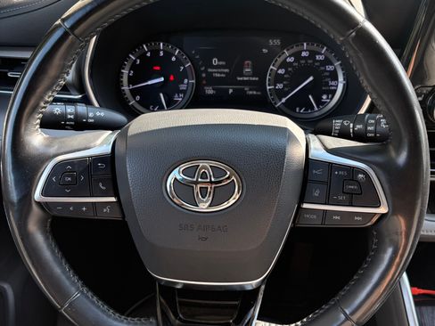 Used 2021 Toyota Highlander Limited AWD/4WD image 9