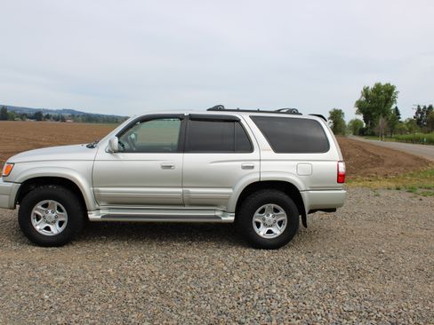 Used 2000 Toyota 4Runner Limited image 4