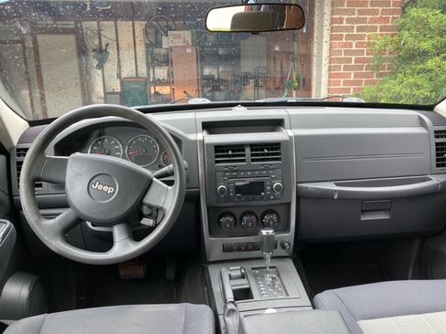Used 2009 Jeep Liberty Sport w/ Popular Equipment Group AWD/4WD image 5