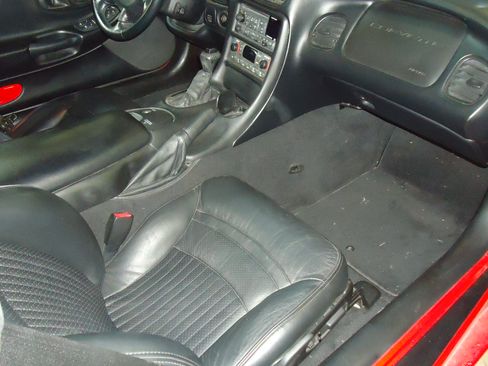 Used 2001 Chevrolet Corvette Convertible 2D w/ Preferred Equipment Group2 image 8