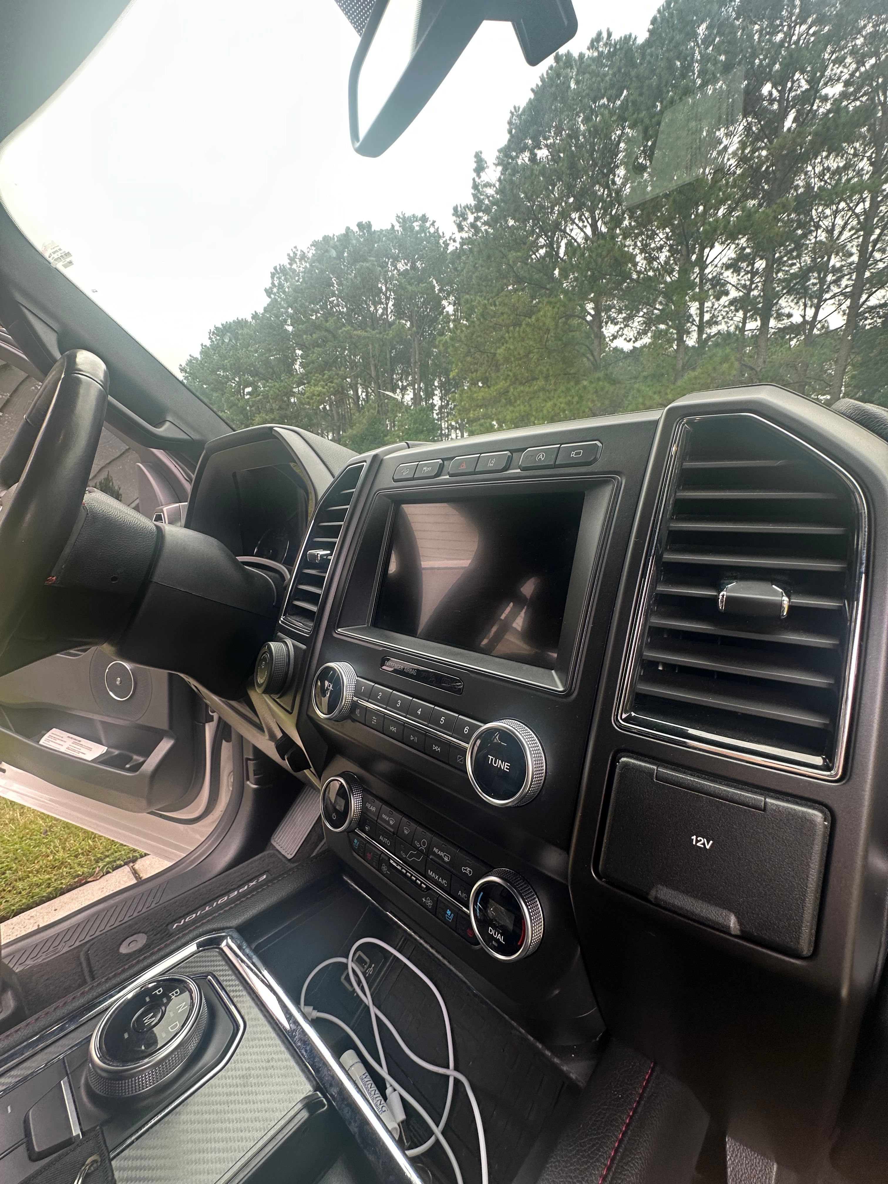 Used 2019 Ford Expedition Limited w/ Equipment Group 303A AWD/4WD image 4