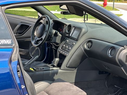 Used 2015 Nissan GT-R Premium image 8