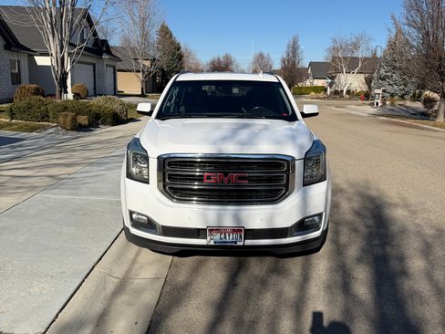 Used 2018 GMC Yukon XL SLT AWD/4WD image 1