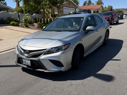 Used 2018 Toyota Camry SE FWD image 6