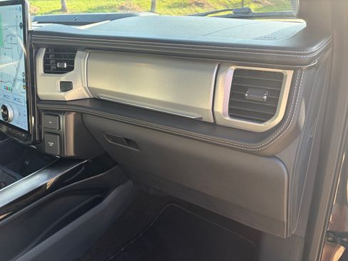 Used 2022 Ford F150 Lightning Platinum AWD/4WD image 22
