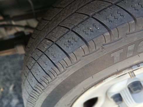 Used 2005 Chevrolet Astro w/ Convenience Package image 17