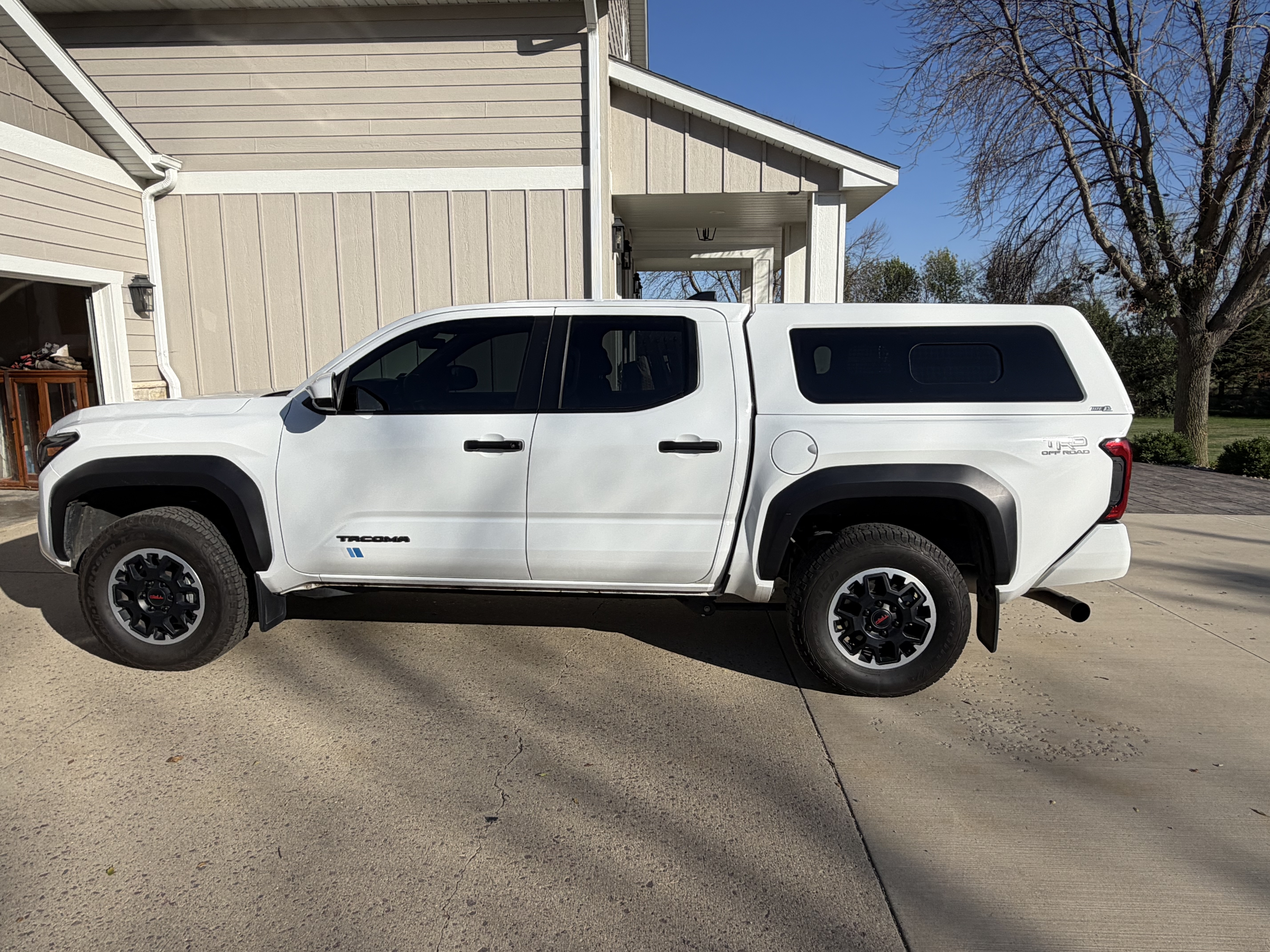 Used 2024 Toyota Tacoma TRD Off-Road AWD/4WD image 6