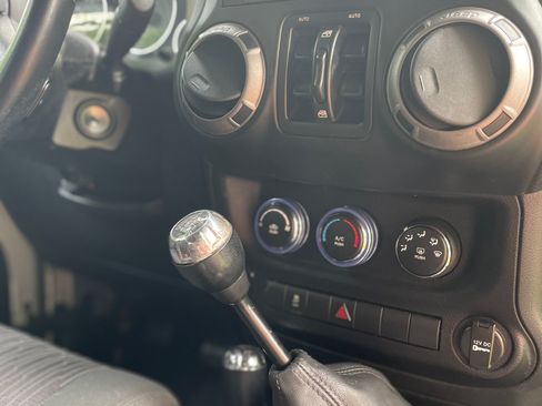 Used 2012 Jeep Wrangler Unlimited Sport AWD/4WD image 11