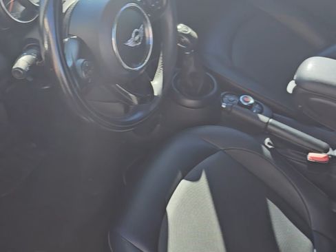 Used 2017 MINI Cooper 4-Door Hardtop image 9
