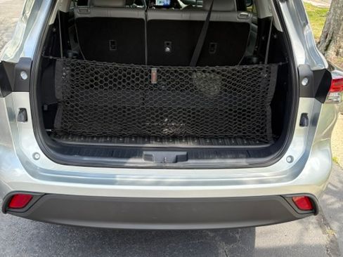 Used 2024 Toyota Highlander XLE AWD/4WD image 23